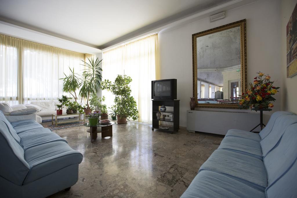 Hotel Europa Rimini Bagian luar foto