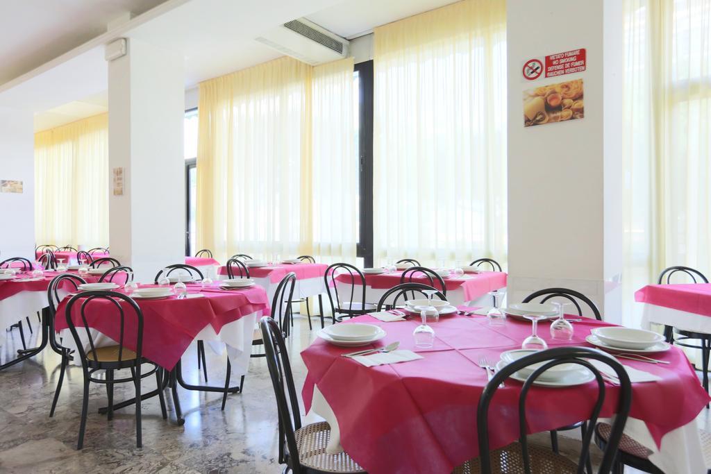 Hotel Europa Rimini Bagian luar foto