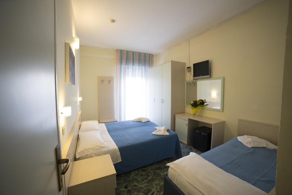 Hotel Europa Rimini Bagian luar foto
