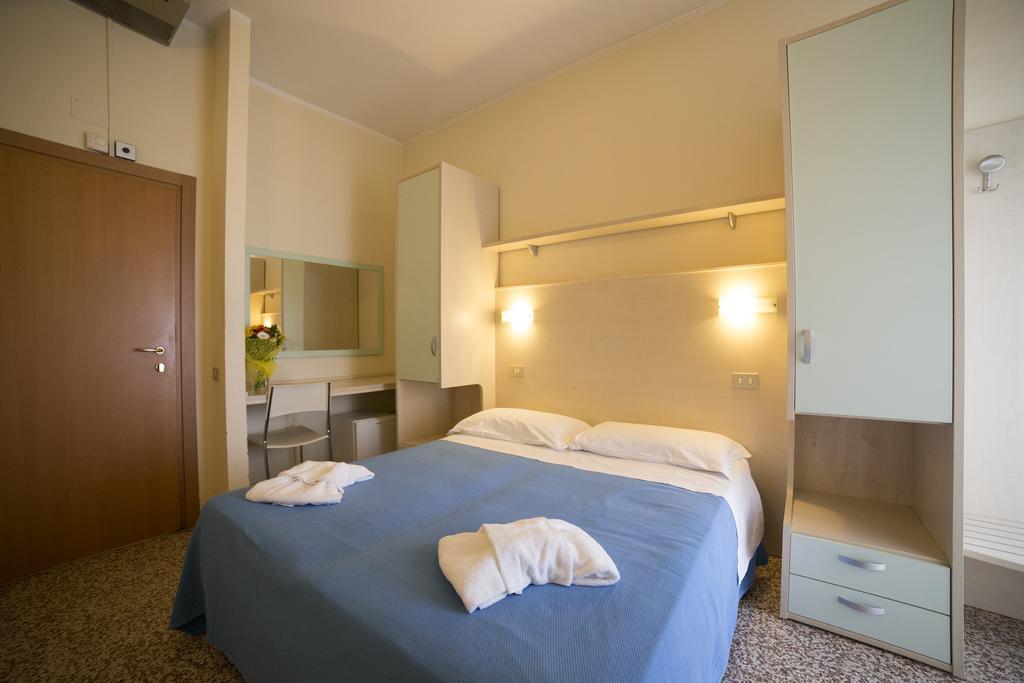 Hotel Europa Rimini Bagian luar foto