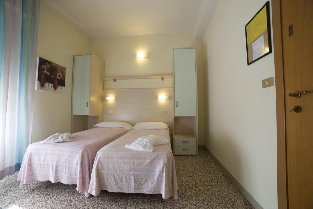 Hotel Europa Rimini Bagian luar foto