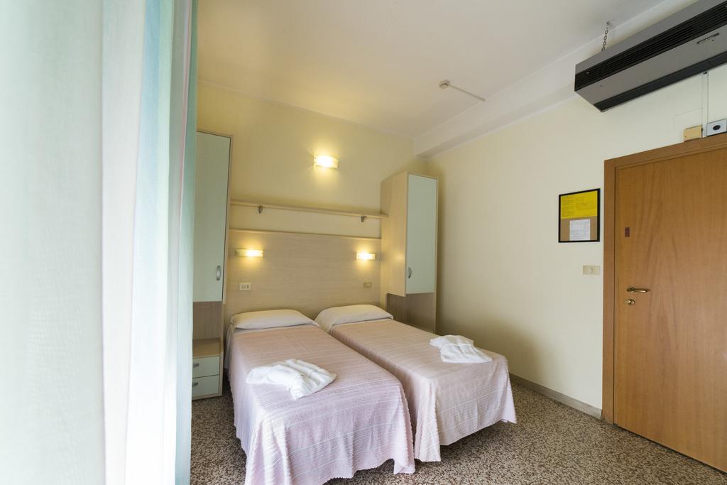 Hotel Europa Rimini Bagian luar foto