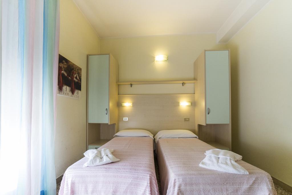 Hotel Europa Rimini Bagian luar foto