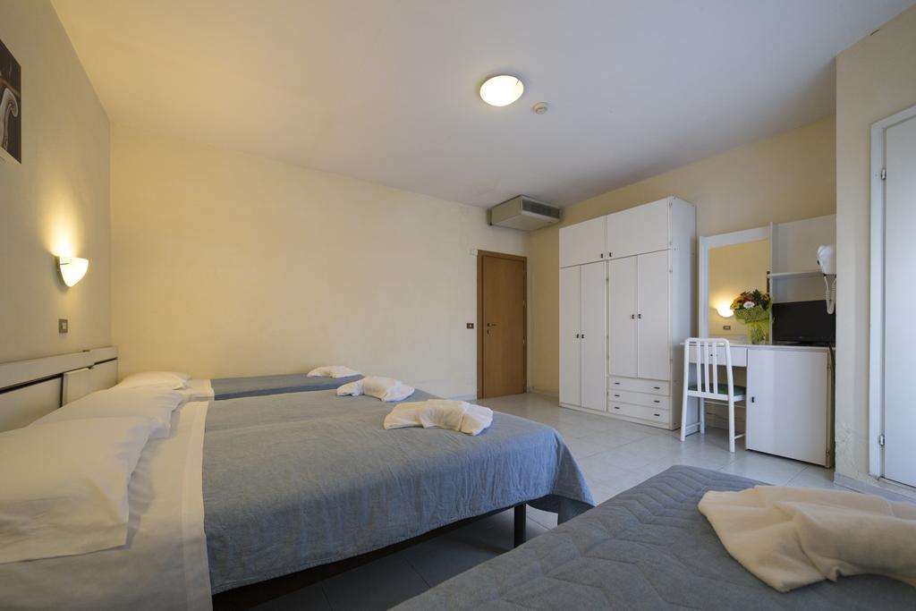 Hotel Europa Rimini Bagian luar foto