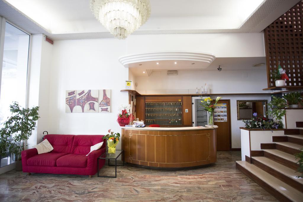 Hotel Europa Rimini Bagian luar foto