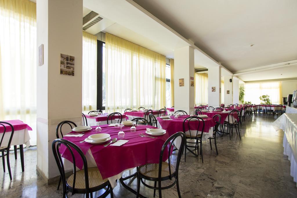 Hotel Europa Rimini Bagian luar foto