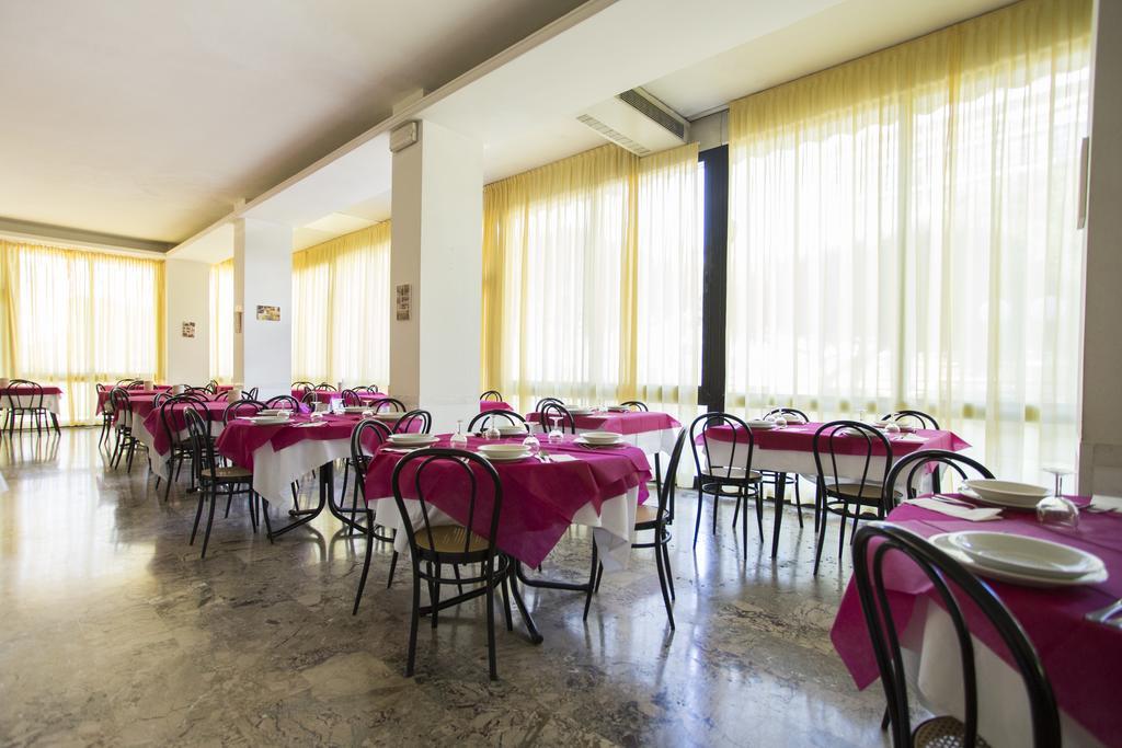 Hotel Europa Rimini Bagian luar foto