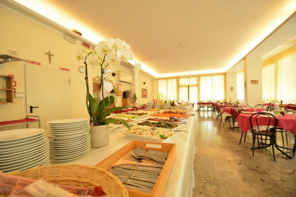 Hotel Europa Rimini Bagian luar foto