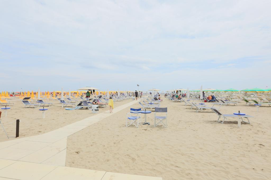 Hotel Europa Rimini Bagian luar foto