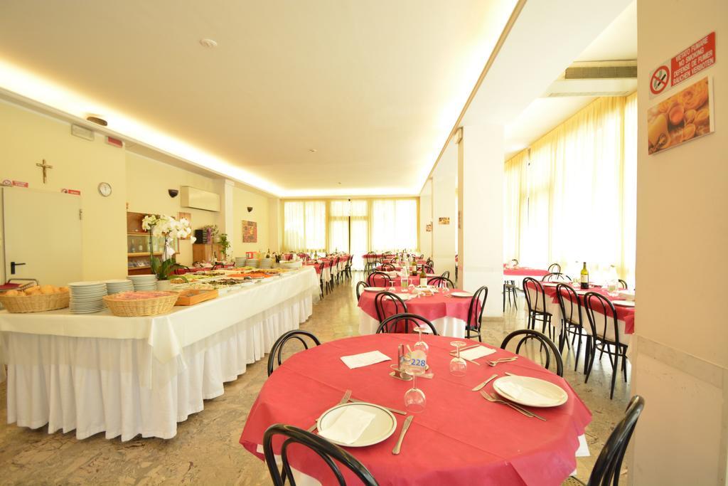 Hotel Europa Rimini Bagian luar foto