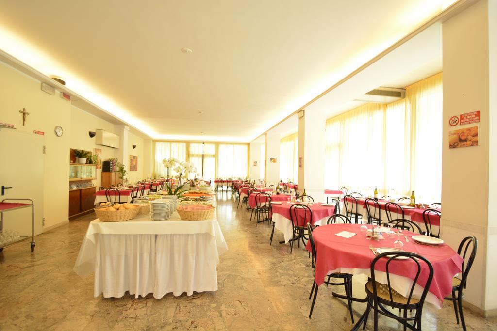 Hotel Europa Rimini Bagian luar foto