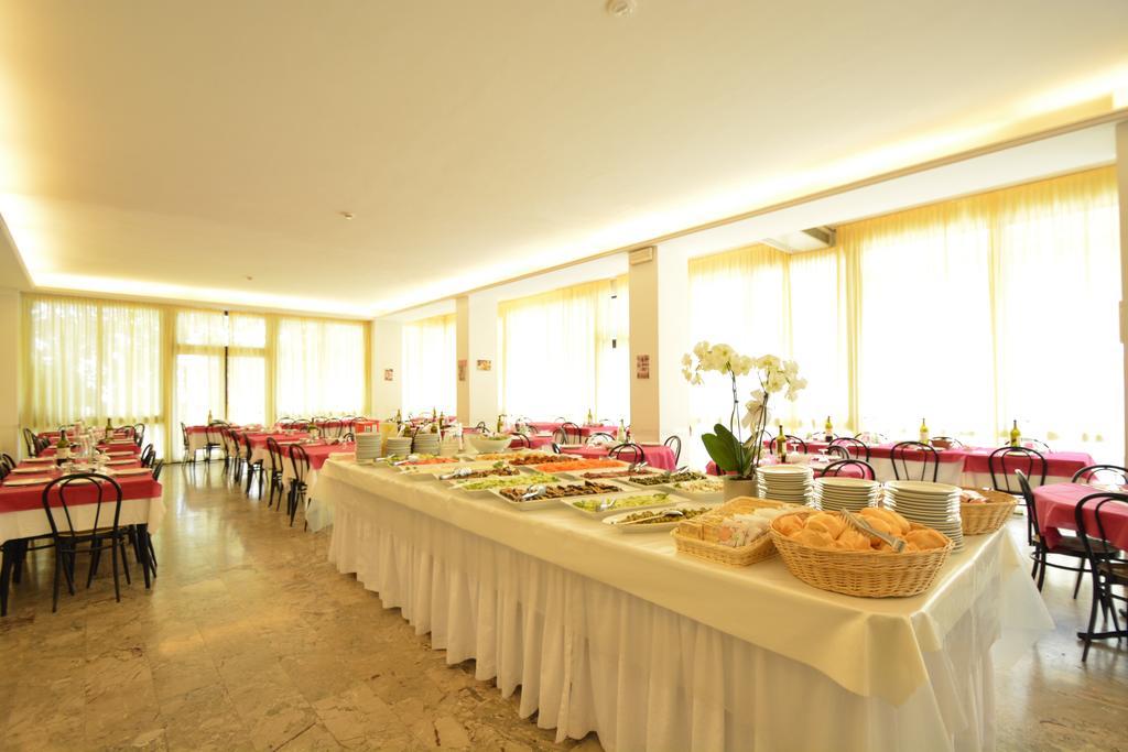 Hotel Europa Rimini Bagian luar foto
