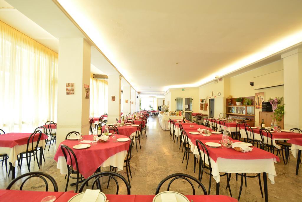 Hotel Europa Rimini Bagian luar foto