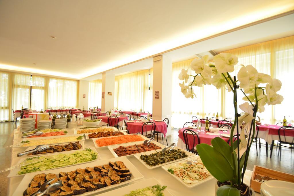 Hotel Europa Rimini Bagian luar foto