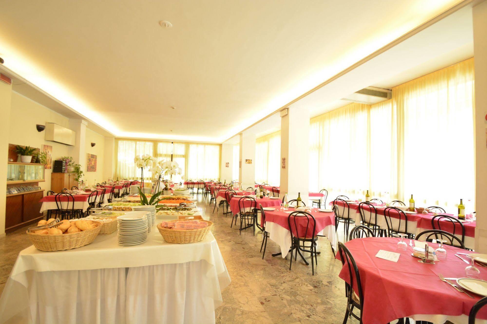 Hotel Europa Rimini Bagian luar foto