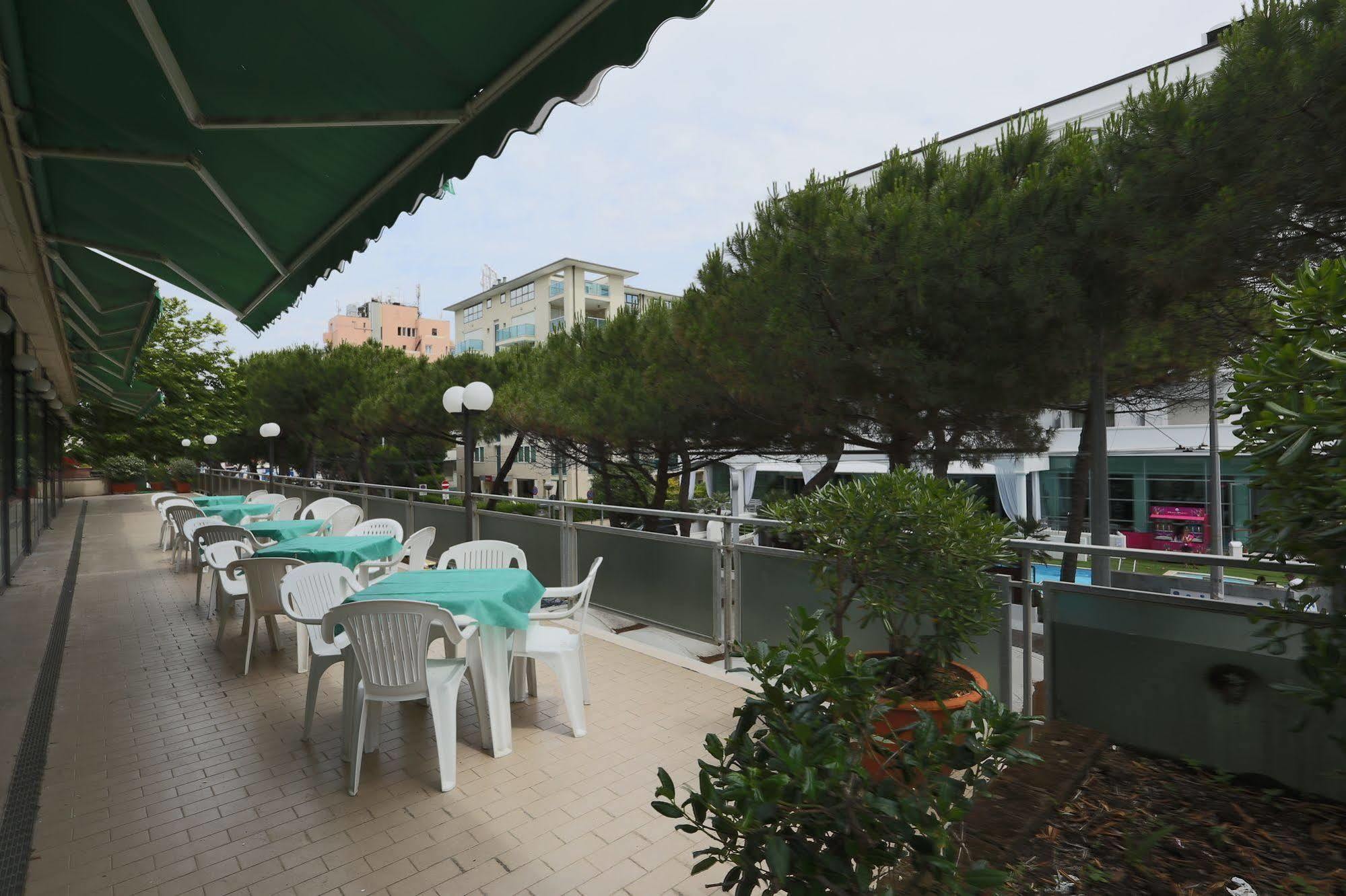 Hotel Europa Rimini Bagian luar foto
